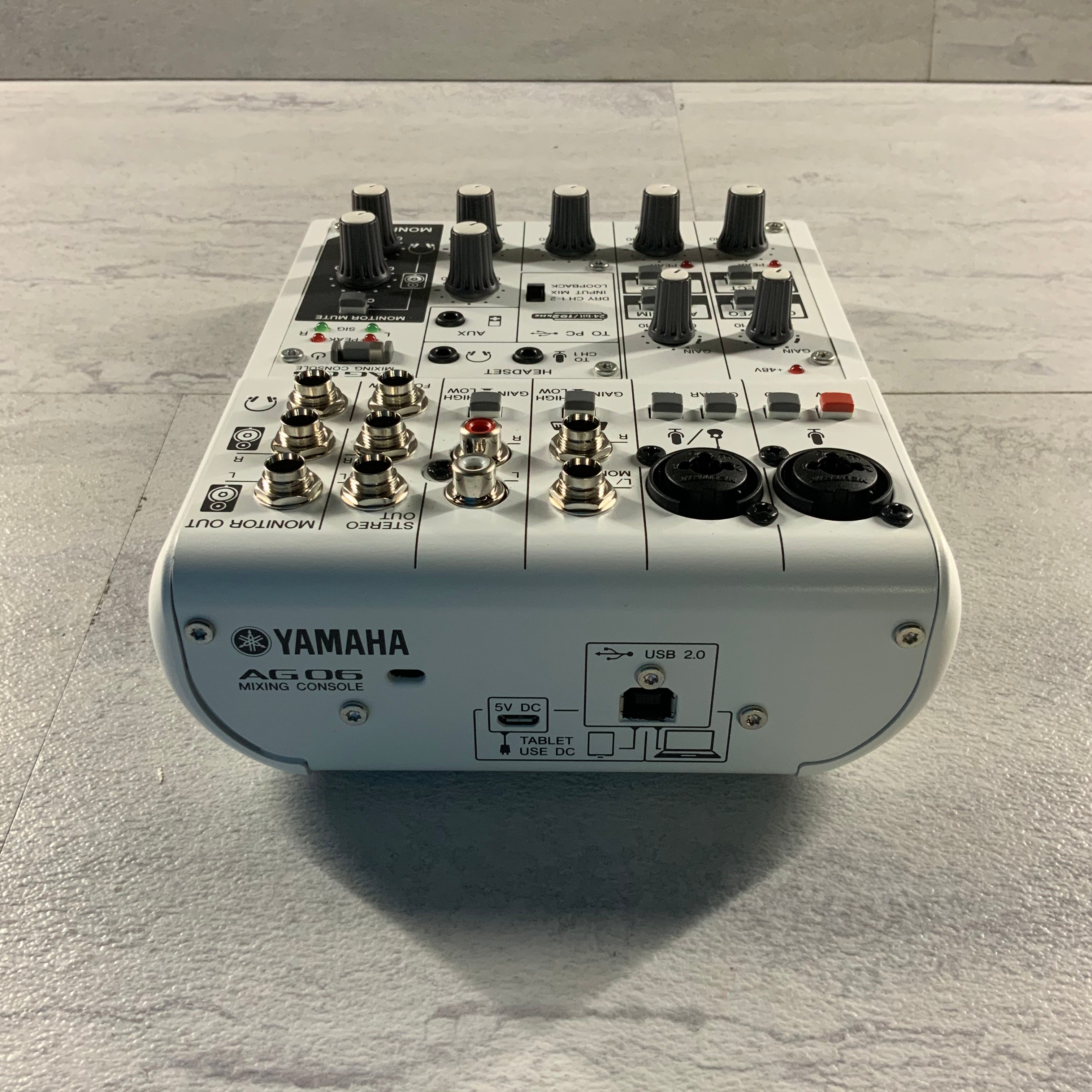 Yamaha AG06 6-Channel Mixer / 2 Microphone-