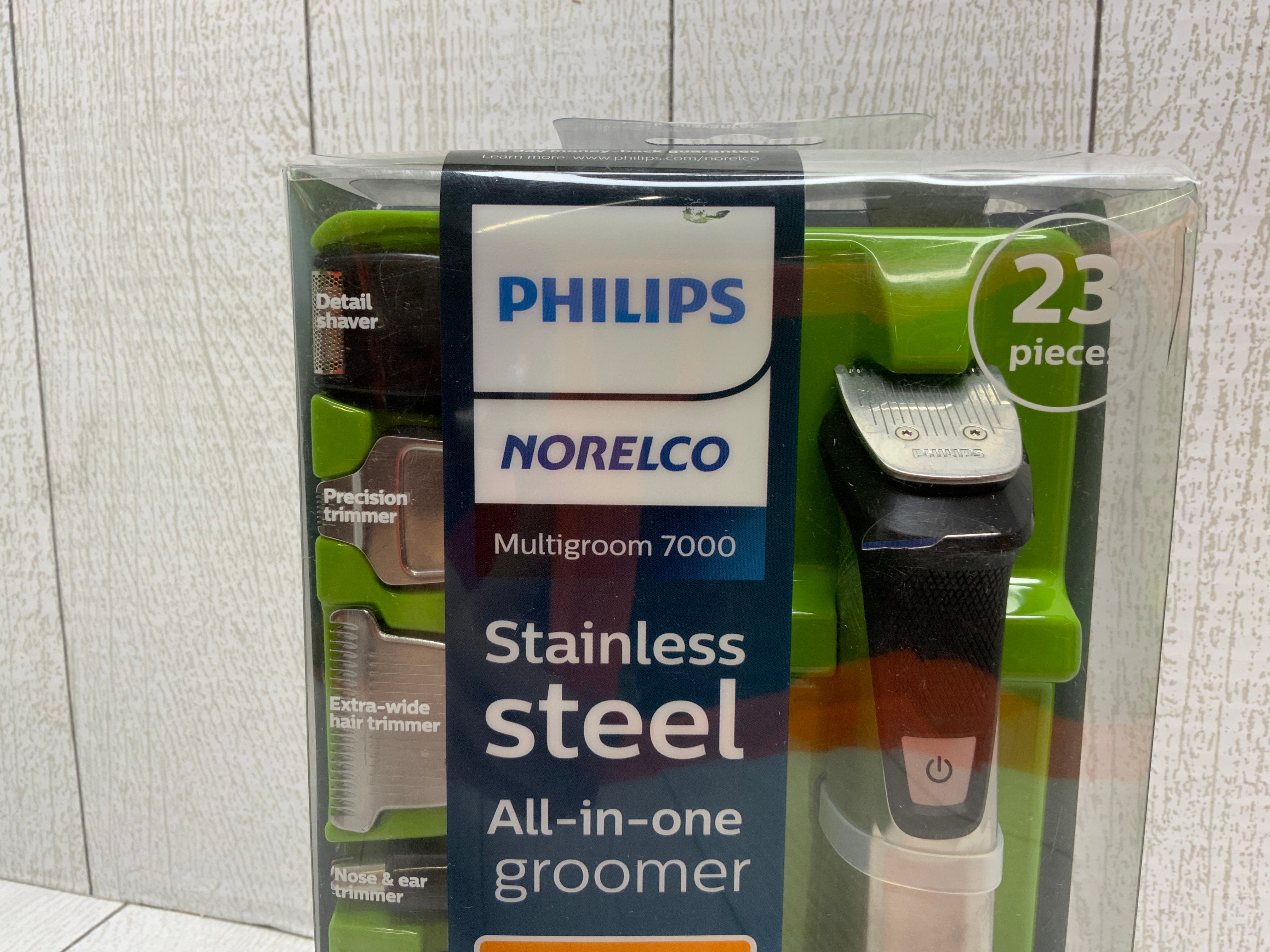 Philips Norelco Multigroomer All-in-One Trimmer Series 7000 (23 Pieces