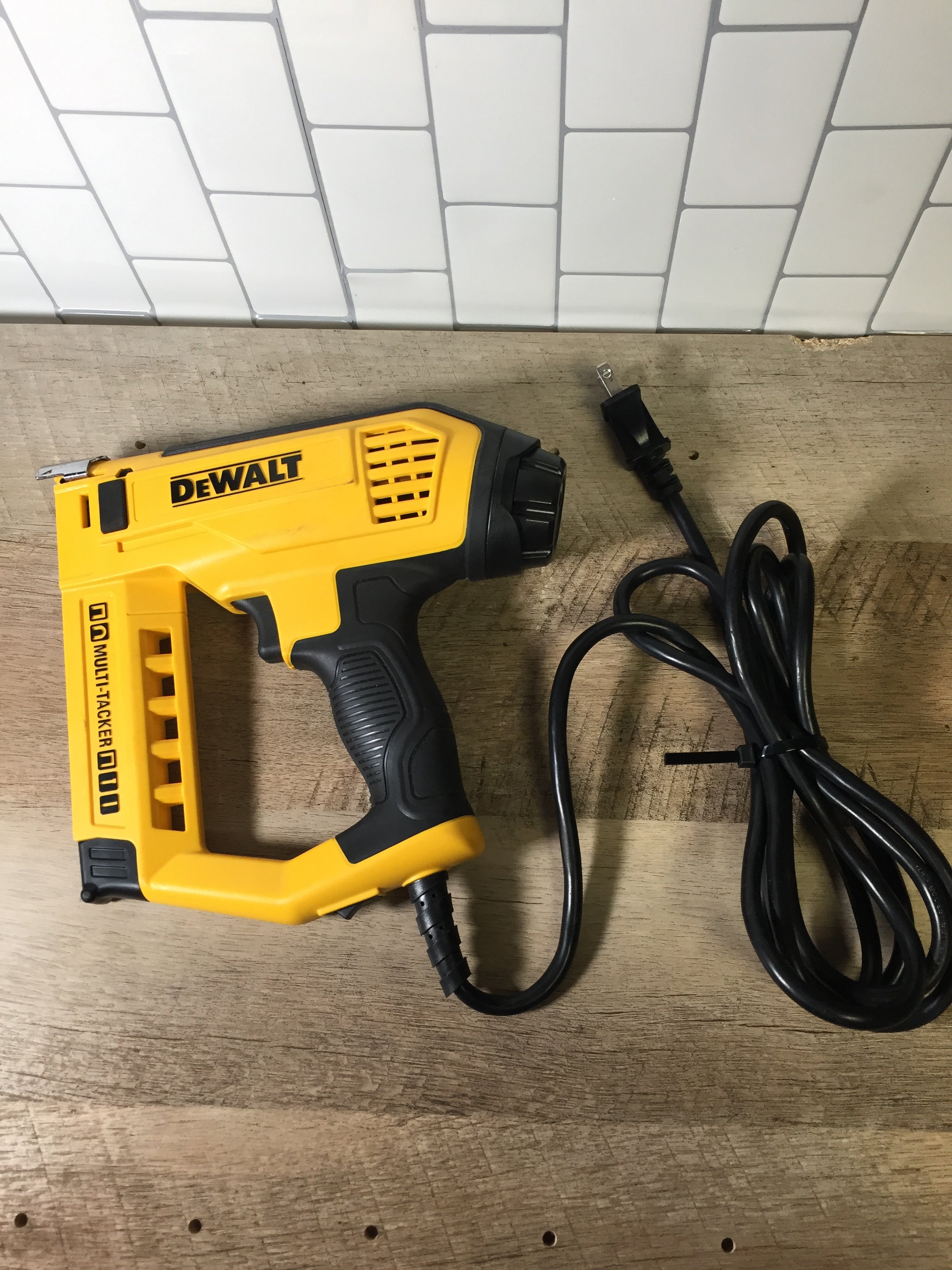 Dewalt 5 In 1 Multi Tacker And Brad Nailer 4420