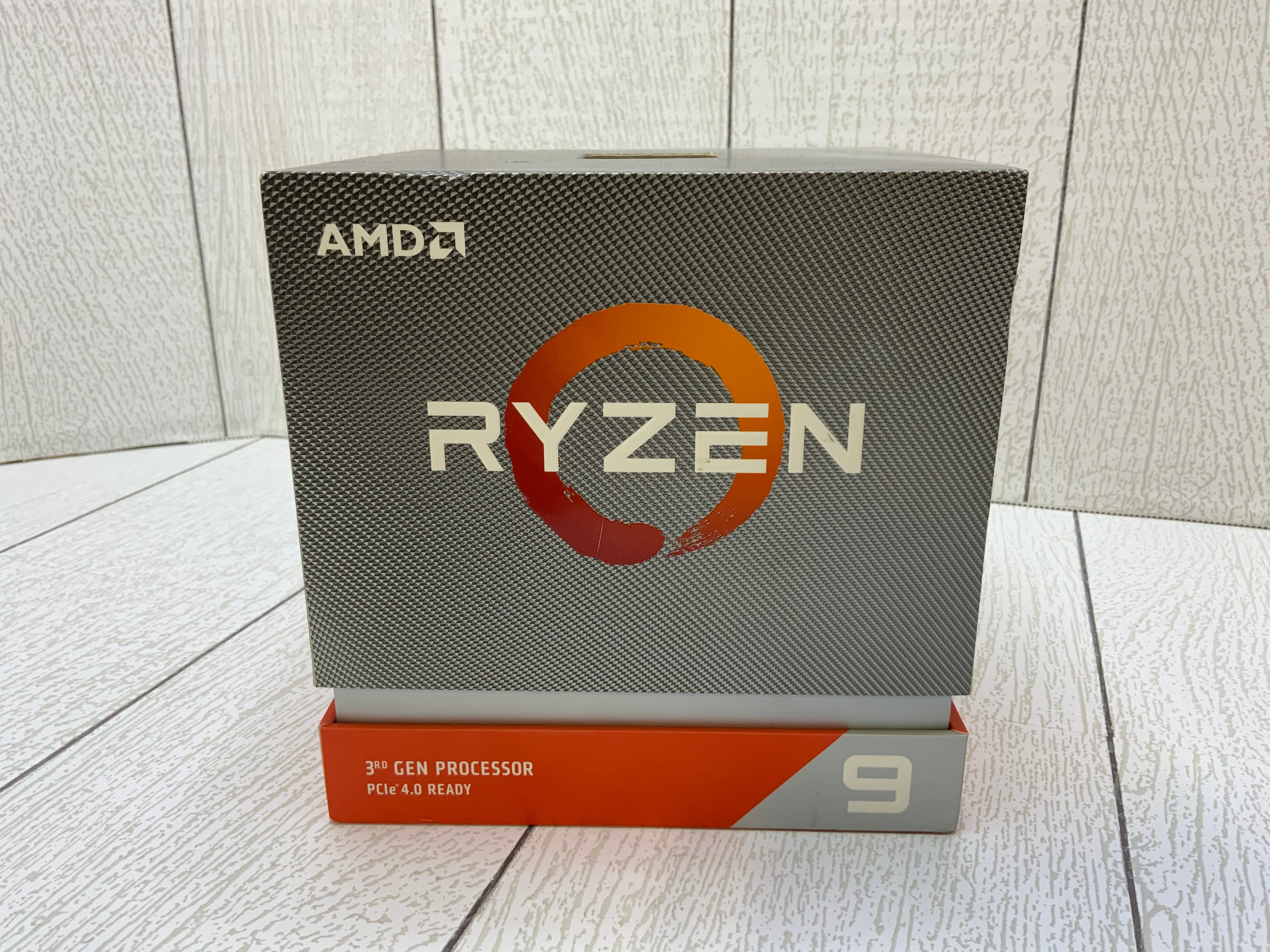 AMD Ryzen 9 3900X 12-core, 24-thread desktop processor/ Wraith Prism L