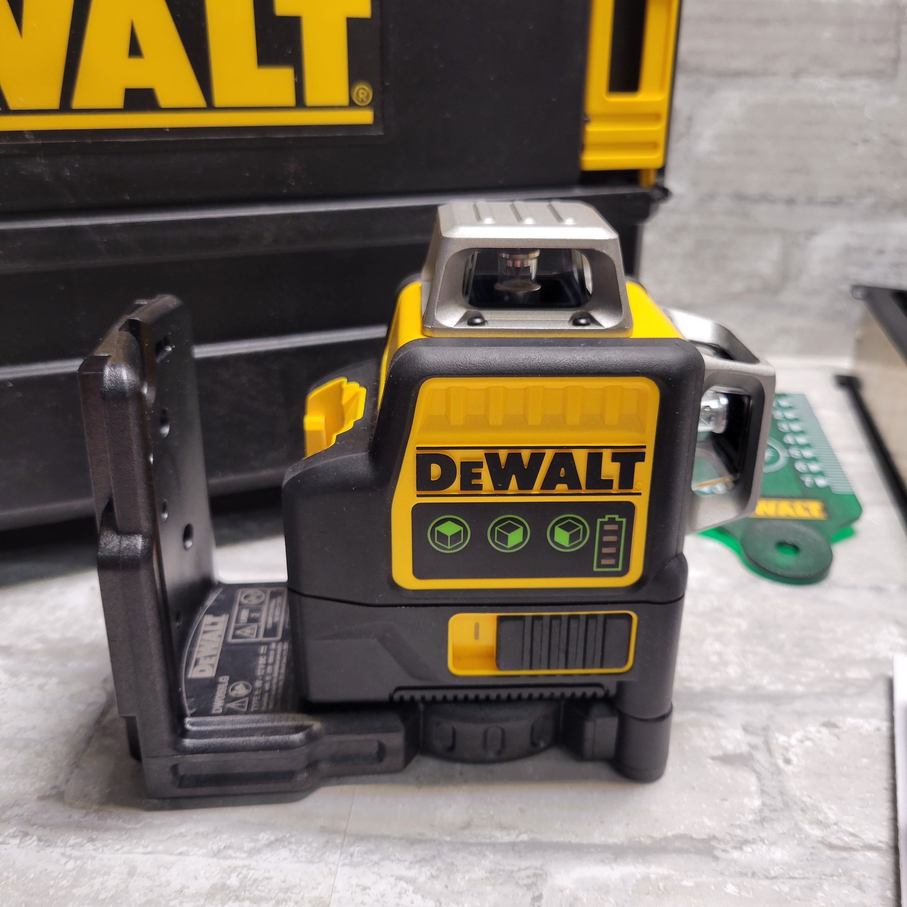 Dewalt DW089LG 12-Volt 3 x 360-Degree Lithium-Ion Green Line Laser *FO